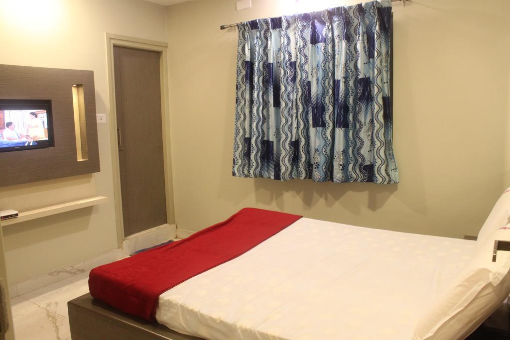 Hotel Lakshmi Grand Visakhapatnam Zimmer foto